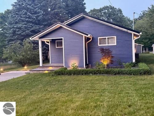 119 Desoto Ave, Houghton Lake, MI, 48629-9129 | Card Image