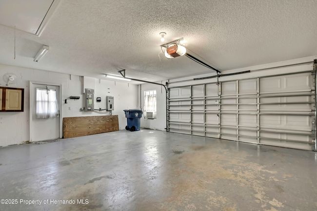 Oversized garage | Image 39