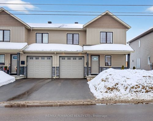 347 Nelson St, Pembroke, ON, K8A3N5 | Card Image