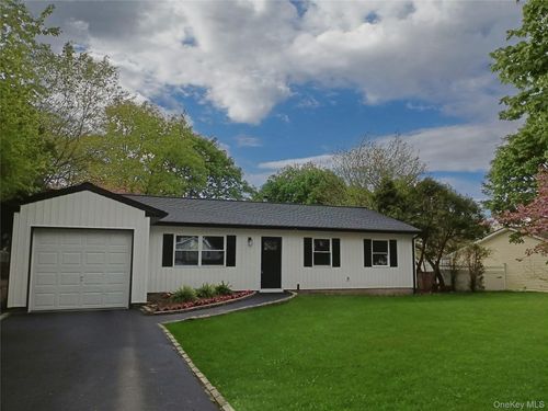 34 Michael Ave, Bellport, NY, 11713-1105 | Card Image