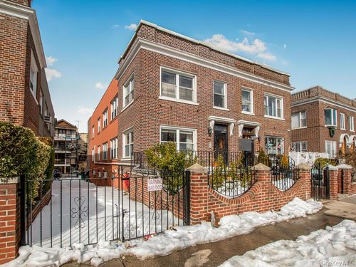 2162 24th St, Astoria, NY, 11105-3305 | Card Image