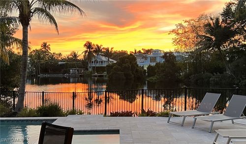 1050 11th St N, NAPLES, FL, 34102-5433 | Card Image