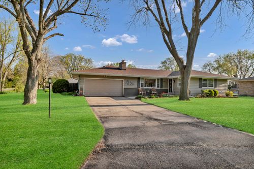 405 Thomas Dr, Sycamore, IL, 60178-1039 | Card Image