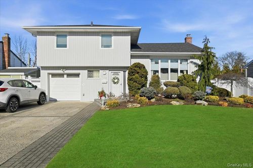 1356 Blue Spruce Ln, Wantagh, NY, 11793-2527 | Card Image