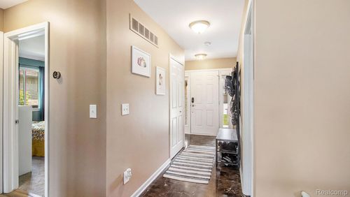 24272 Charles Dr, Brownstown Twp, MI, 48183-2585 | Card Image