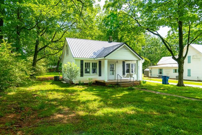 803 Main St, House other with 3 bedrooms, 1 bathrooms and null parking in Huntland TN | Image 3
