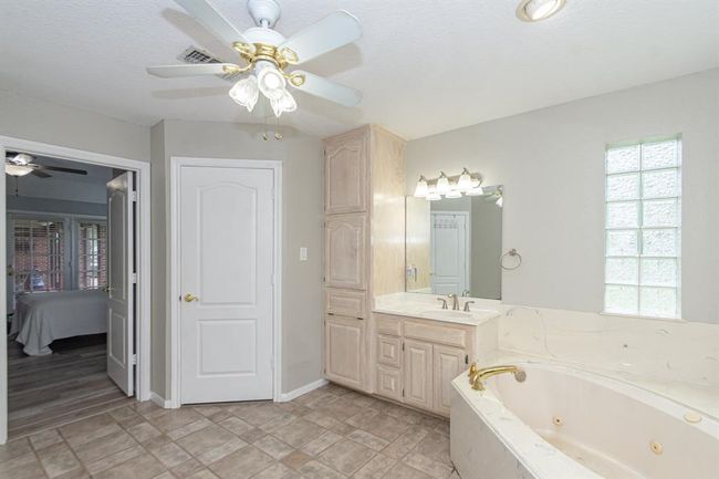 9 Cay Ct, House other with 3 bedrooms, 2 bathrooms and 2 parking in Angleton TX | Image 23