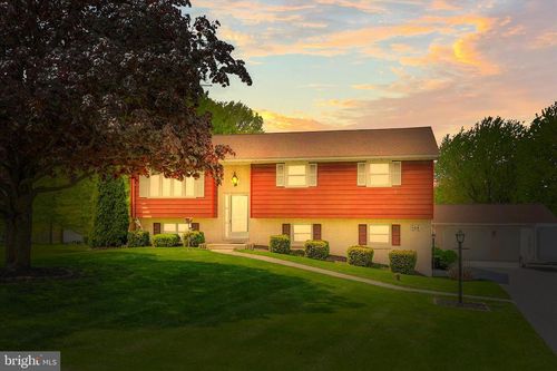 160 Elmwood Ave, Hanover, PA, 17331-9036 | Card Image