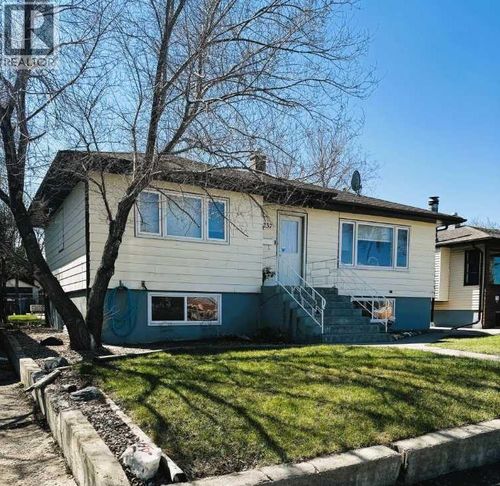 237 7 Street Sw, Medicine Hat, AB, T1A4K2 | Card Image
