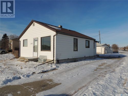  7th St, Estevan, SK, S4A1G8 | Card Image