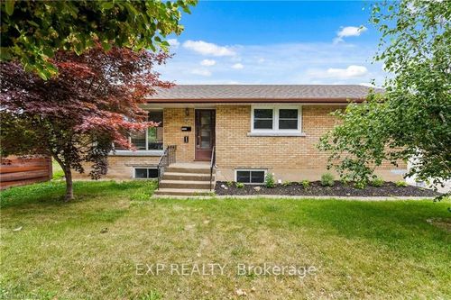 92 Margery Ave, Saint Catharines, ON, L2R6K1 | Card Image