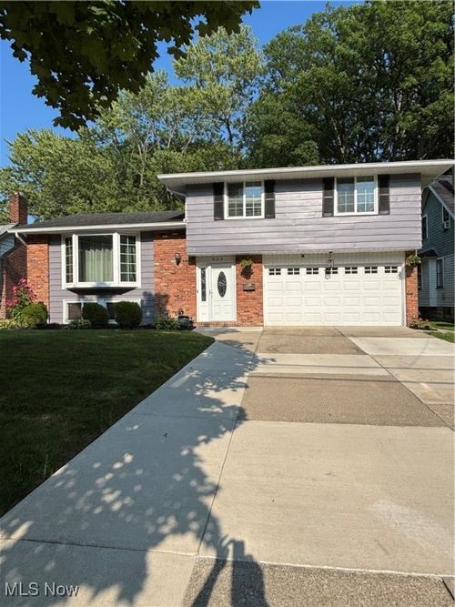 809 Wellmon St, Bedford, OH, 44146-3837 | Card Image
