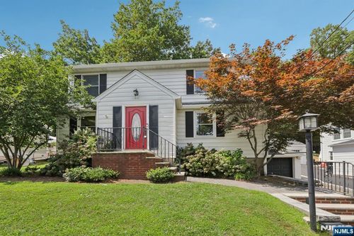 80 Mccosh Rd, Montclair, NJ, 07043-2104 | Card Image