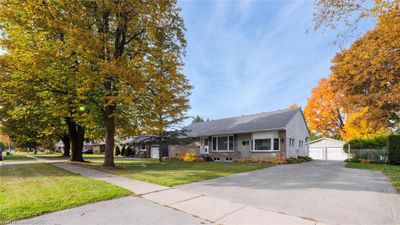 490 7 Th St W, House other with 3 bedrooms, 2 bathrooms and 6 parking in Owen Sound ON | Image 1