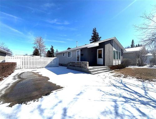 1356 King Cres, Moose Jaw, SK, S6H3G2 | Card Image