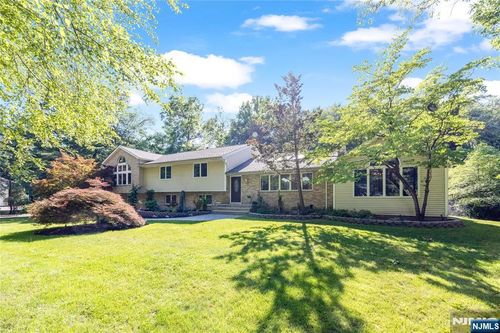 61 Brookview Dr, Woodcliff Lake, NJ, 07677-8210 | Card Image
