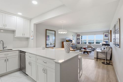 103-1516 S Lakeside Dr, Lake Worth Beach, FL, 33460-5884 | Card Image
