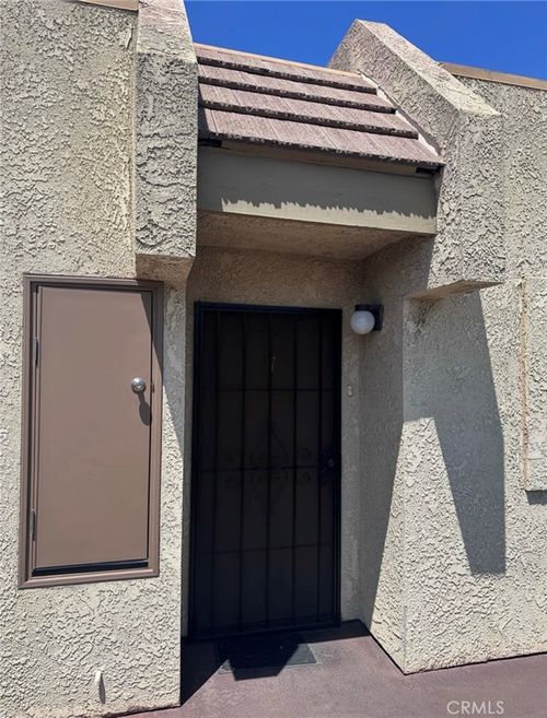 17-460 Salem St, Glendale, CA, 91203-2152 | Card Image