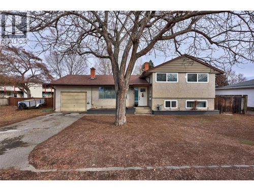 714 9th St, Kamloops, BC, V2B2Y8 | Card Image