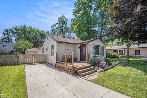 9243 Locustwood Dr, White Lake, MI, 48386-4053 | Card Image