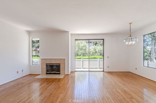 424-2595 Plaza Del Amo, Torrance, CA, 90503-7349 | Card Image