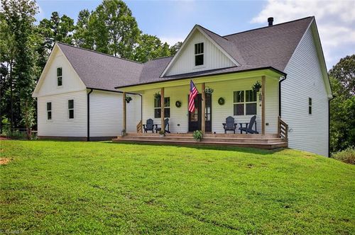 1095 Big Oak Rd, Germanton, NC, 27019-8964 | Card Image