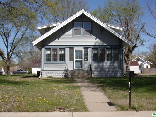1420 Central Ave, Hawarden, IA, 51023-1421 | Card Image