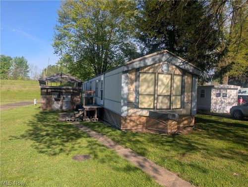 460 1st St Sw, Brewster, OH, 44613-1243 | Card Image