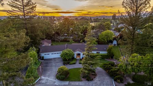 10 Oak Tree Drive, Santa Rosa, CA, 95401 | Card Image