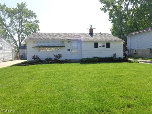 6517 Sandfield Dr, Brook Park, OH, 44142-3755 | Card Image
