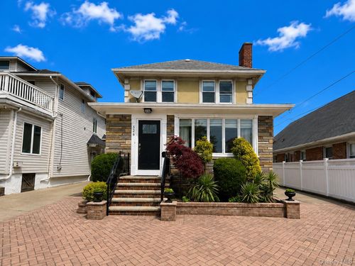526 Beach 132nd St, Belle Harbor, NY, 11694-1414 | Card Image