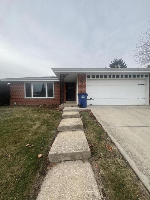 110 Crab Tree Lane, RACINE, WI, 53406 | Card Image