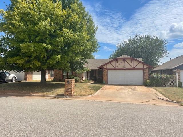 Westview Dr, Yukon, OK 73099