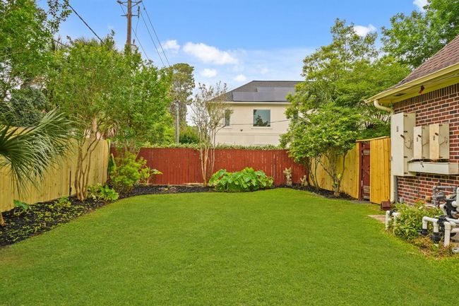 5411 Pine St, House other with 5 bedrooms, 5 bathrooms and 3 parking in Bellaire TX | Image 47