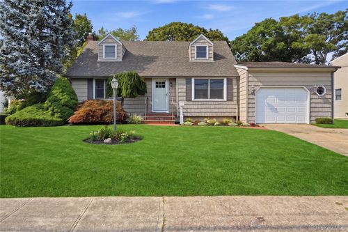 391 Oakwood Ave, West Islip, NY, 11795-2911 | Card Image