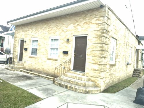 530 Tupelo St, New Orleans, LA, 70117-2130 | Card Image