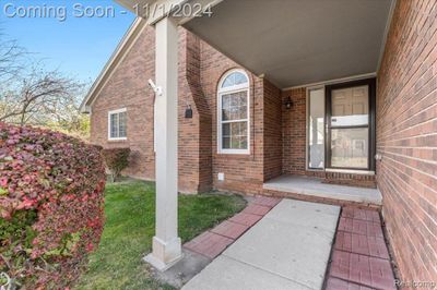 15684 Golfview Dr Court, Condo with 2 bedrooms, 2 bathrooms and null parking in Riverview MI | Image 3