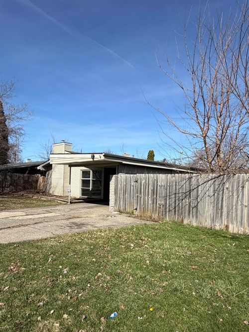 3713 Briarwood Drive, Flint, MI, 48507 | Card Image