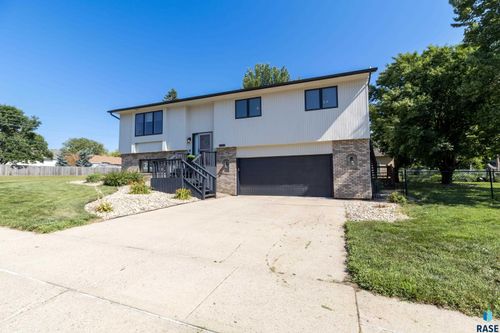 6804 W 51st St Street, Sioux Falls, SD, 57106-1691 | Card Image