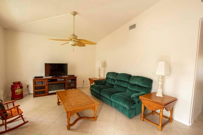 1019 Se Euclid Ln, House other with 3 bedrooms, 2 bathrooms and null parking in Port St Lucie FL | Image 6