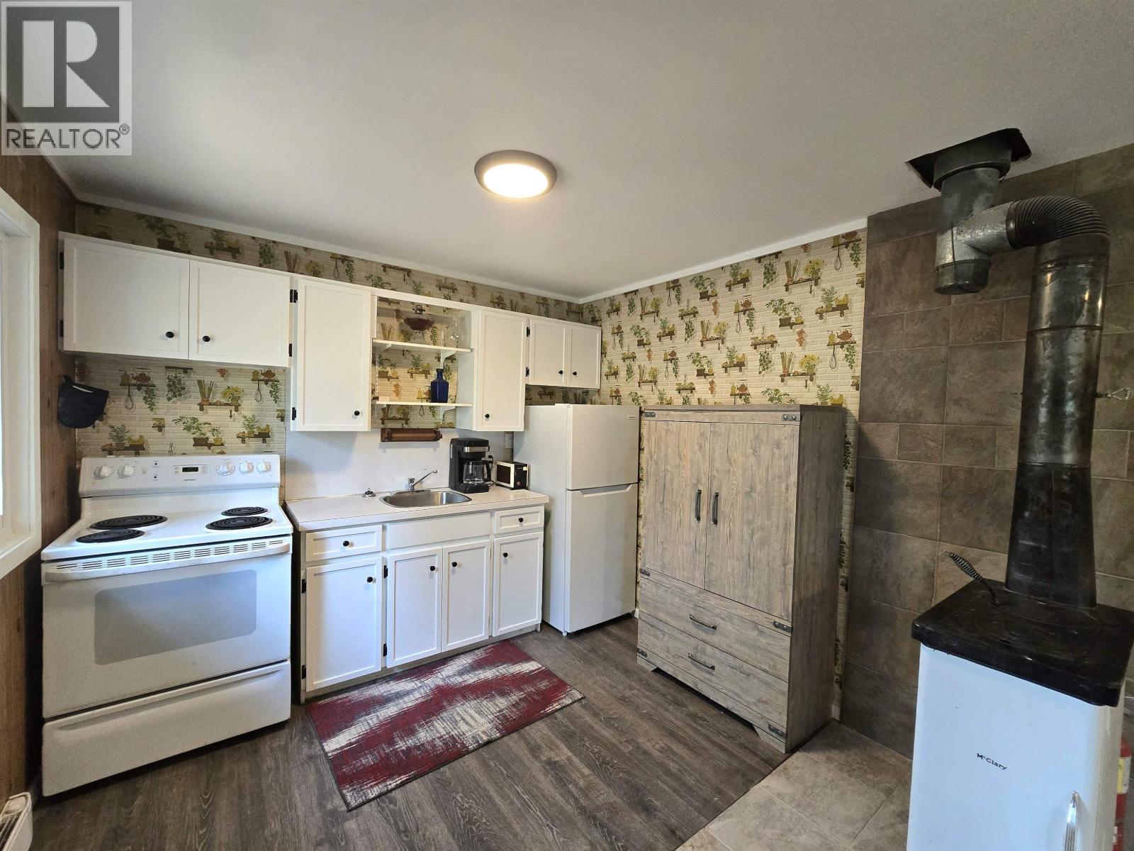 Residential in 100 Mile House 4