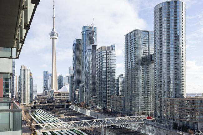 1231 - 560 Front St W, Condo with 3 bedrooms, 2 bathrooms and 1 parking in Toronto ON | Image 26