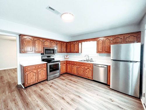 apt-f-124 Ballygar St, Clarksville, TN, 37043-2816 | Card Image