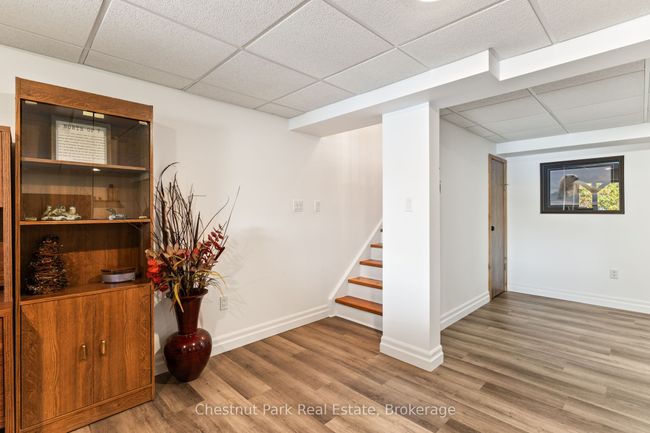293 W Diamond Lake Rd, House other with 3 bedrooms, 2 bathrooms and 4 parking in Highland Grove ON | Image 43