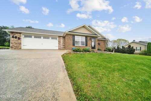 695 Privet Dr, Dandridge, TN, 37725-6193 | Card Image