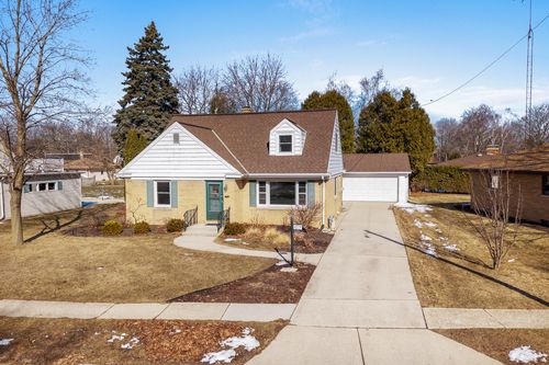 2014 Markham St, MANITOWOC, WI, 54220-2533 | Card Image