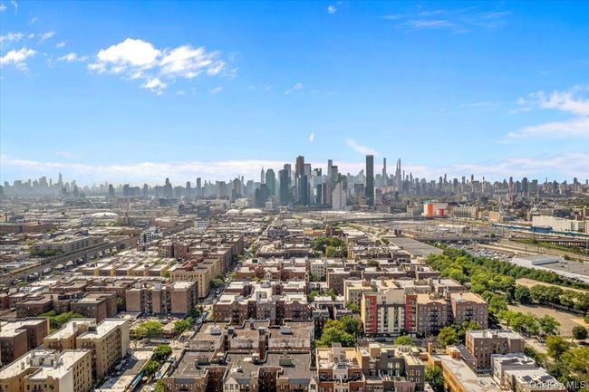 Bird's eye view of skyline | Image 13