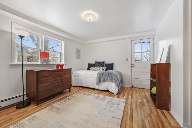 Multi-purpose space with windows and light | Image 19