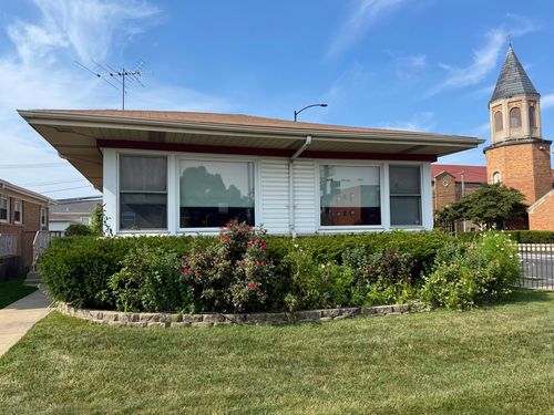 2800 W Bryn Mawr Ave, Chicago, IL, 60659-4811 | Card Image