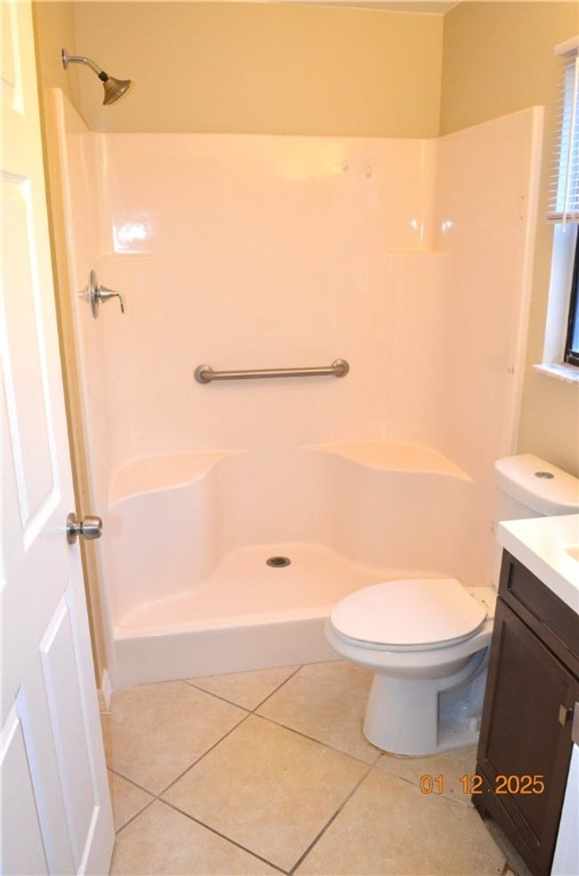 Guest Bathroom | Image 17